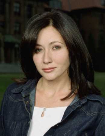 http://www.shannen-doherty.net/shannen_mag93.jpg